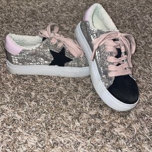 Steve Madden Jrezume Sneaker girls size 13